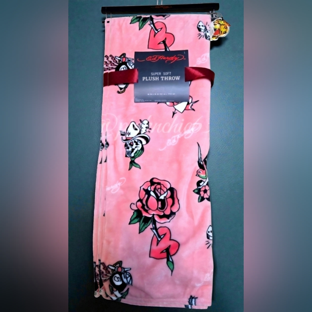 Ed Hardy Plush Throw Blanket Pink Skulls Cowbow Hat